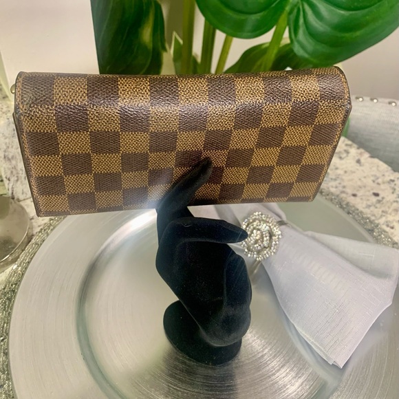 Louis Vuitton Sarah Wallet - Picture 12 of 13